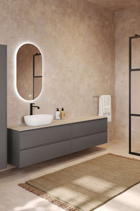 Dubbel badrumsmöbel med bänkskiva och ett ovalt ovanpåliggande tvättställ Luna L13