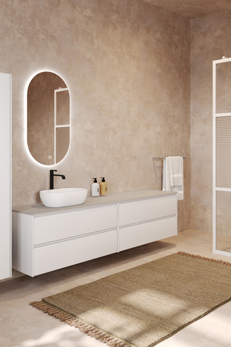 Dubbel badrumsmöbel med bänkskiva och ett ovalt ovanpåliggande tvättställ Luna L13